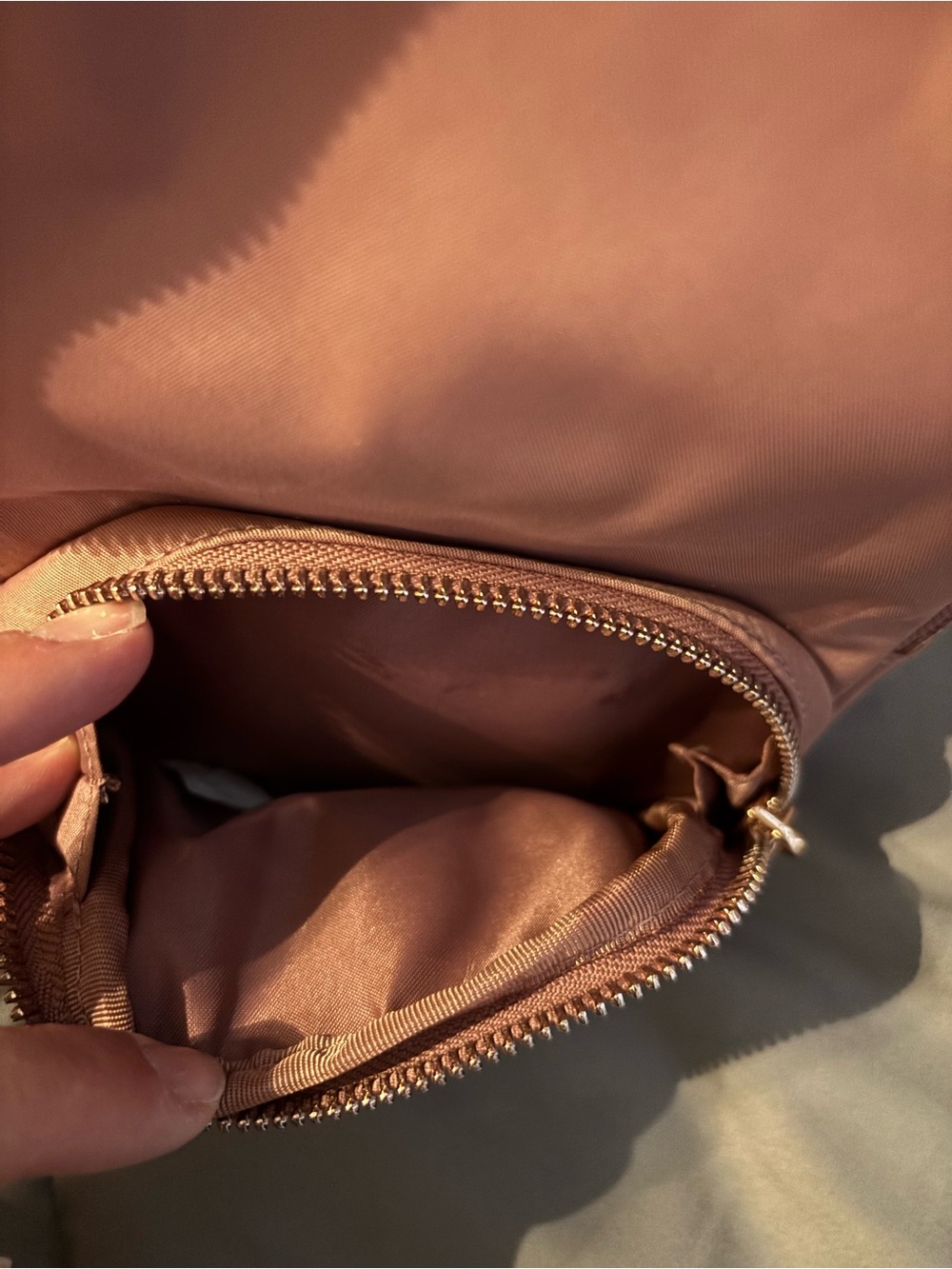 lululemon athletica Small Crossbody Shoulder Bag in Dusky Rose - Picture 4 of 5